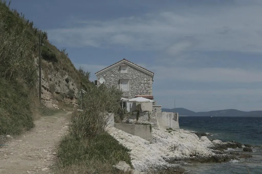 Studio Apartment In Susak With Air Conditioning, Wi-Fi