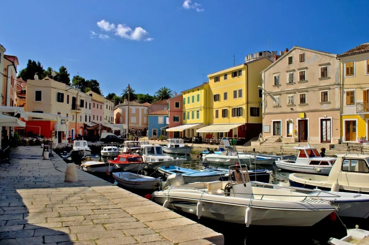 Studio Apartment In Susak With Air Conditioning, Wi-Fi